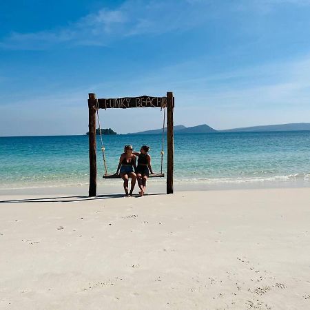 Funky Beach Vandrarhem Sihanoukville Exteriör bild