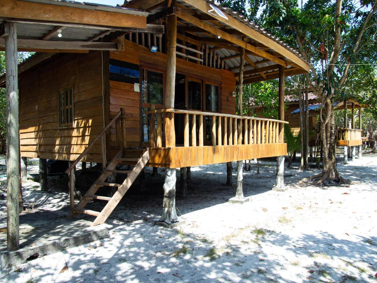 Funky Beach Vandrarhem Sihanoukville Exteriör bild