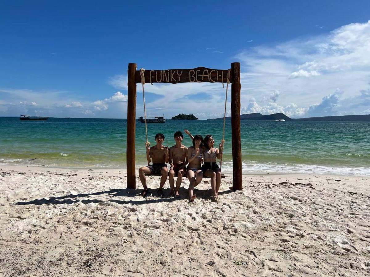 Funky Beach Vandrarhem Sihanoukville Exteriör bild